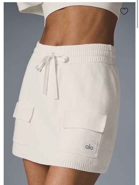 ALO Yoga Dresses & Skirts - Alo Yoga Scholar Knit Cargo Skirt - Ivory size M